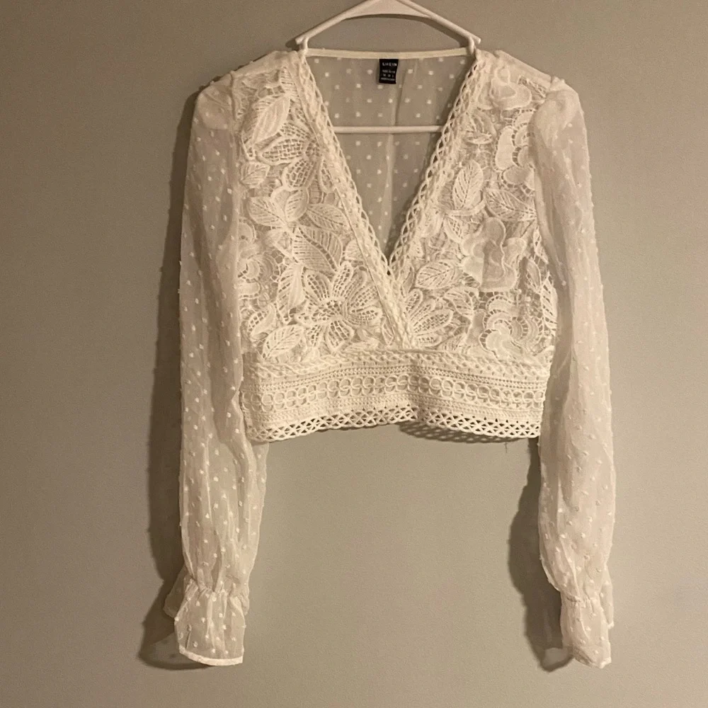 White lace crop top - Picture 3 of 8